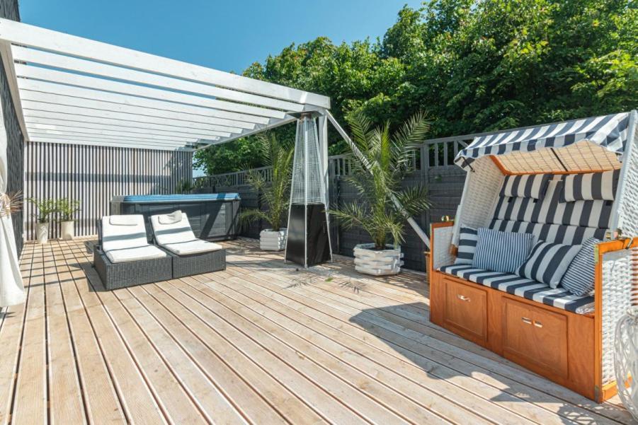 Summer House- Domek z jacuzzi Wrzosowo  Buitenkant foto